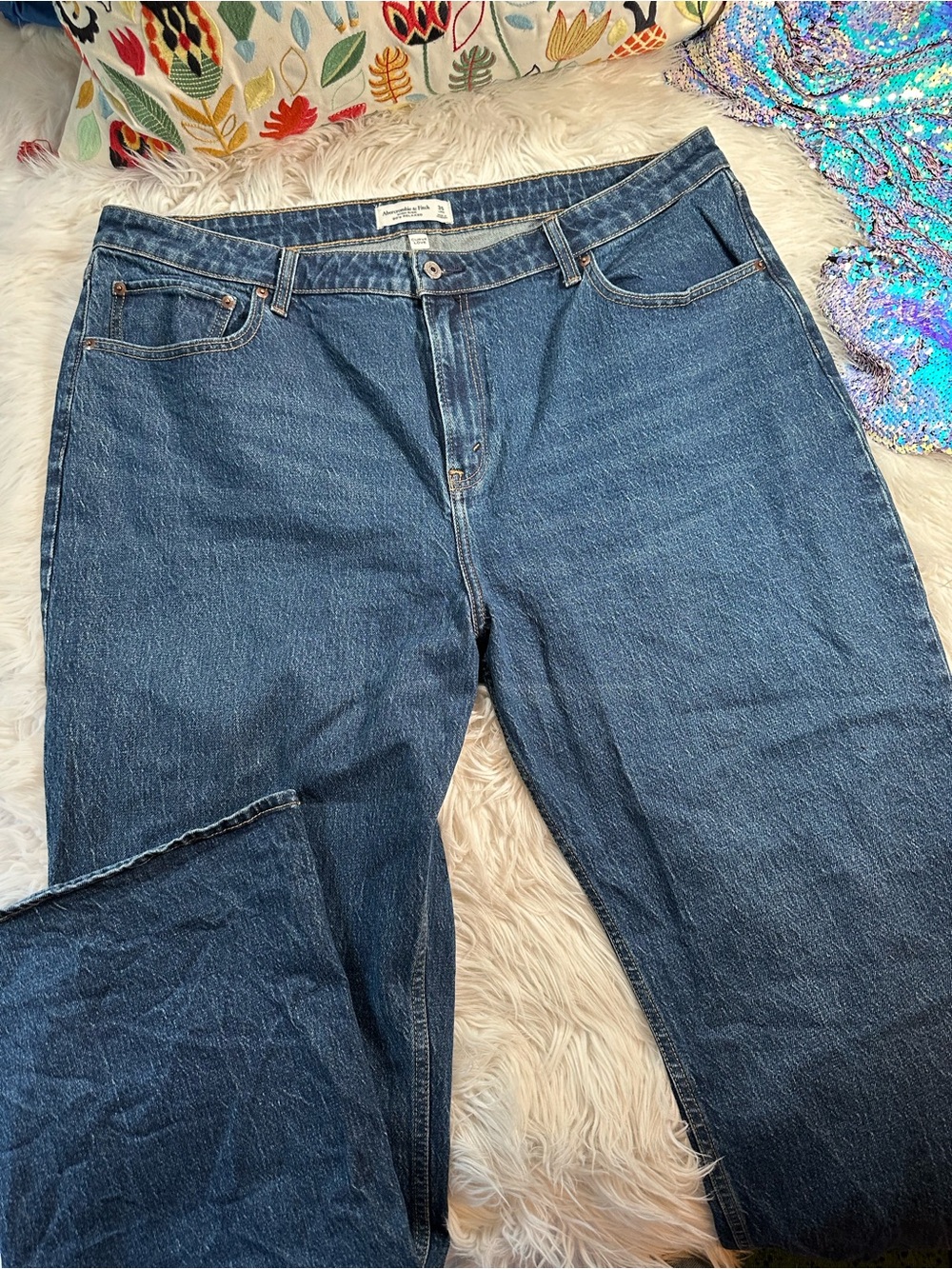 Abercrombie & Fitch • Curve Love High Rise 90s Relaxed Fit Denim